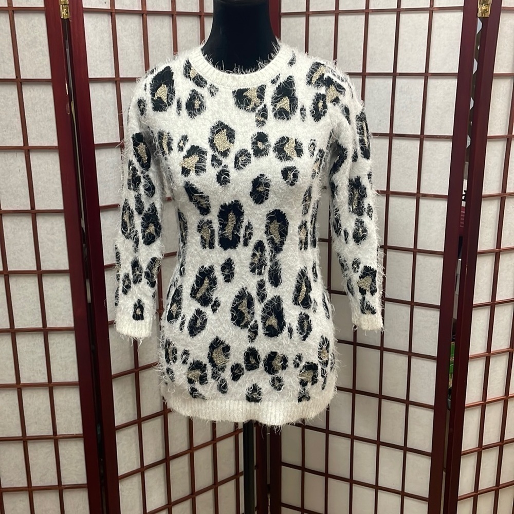 Circo womens sweater black gold white